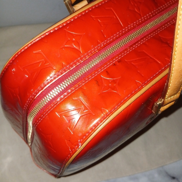 Louis Vuitton Red Monogram Vernis Leather Sutton Handbag - Picture 14 of 16